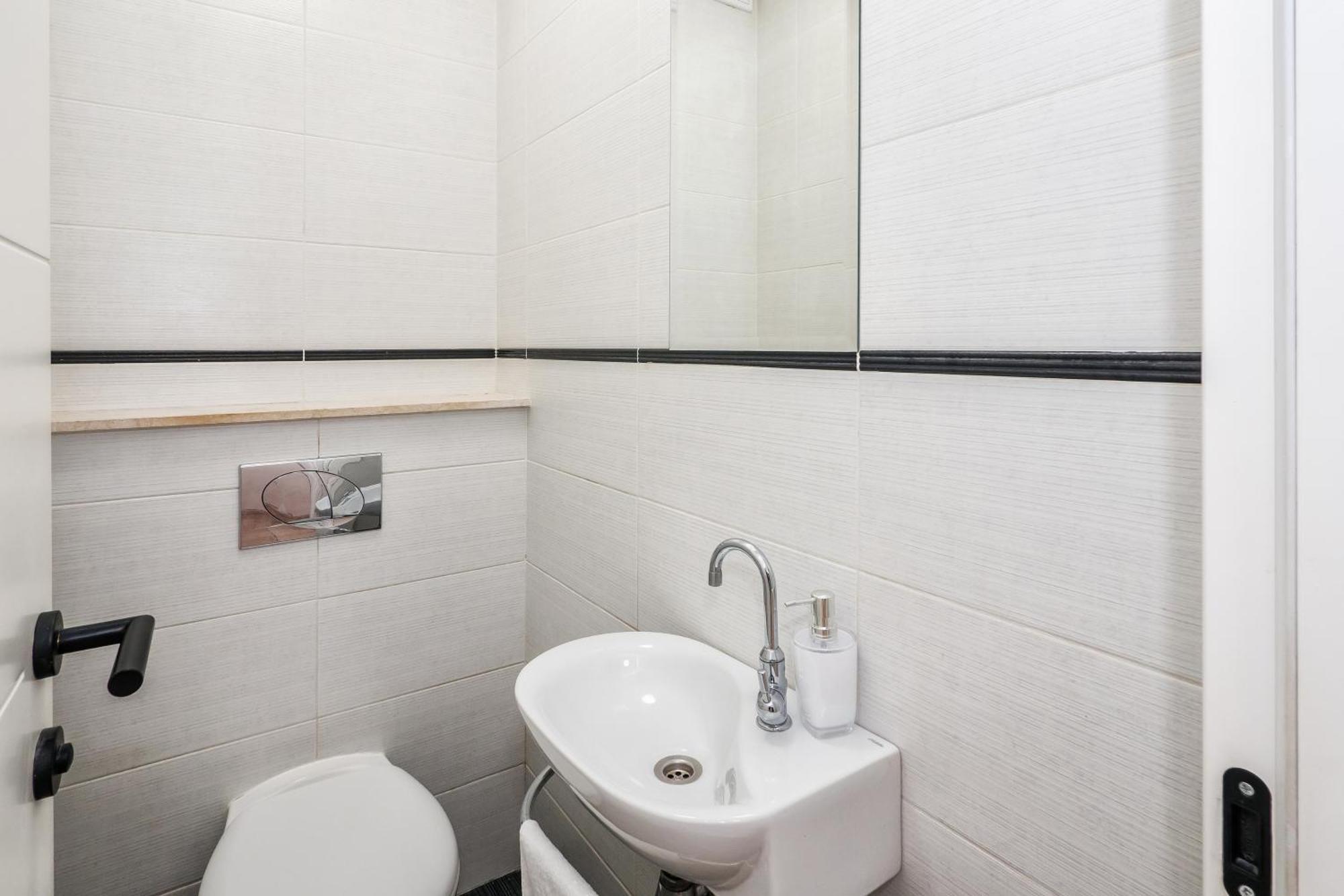 3-Bedroom Sea View Apartment - Balcony, Elevator - Spinut, Split Ngoại thất bức ảnh